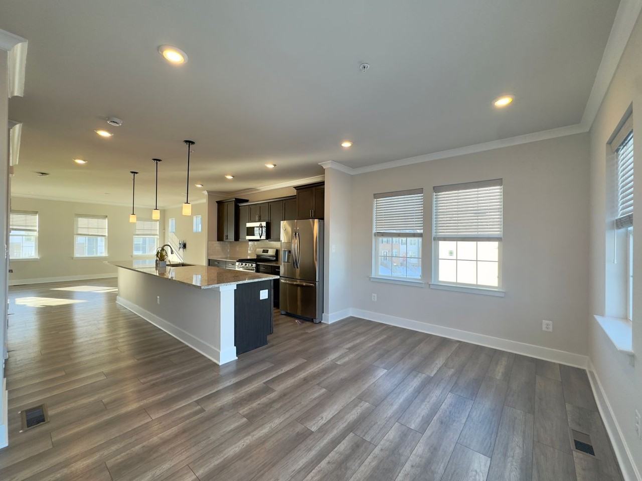 2115 Woodlands Rd - Photo 4 of 27