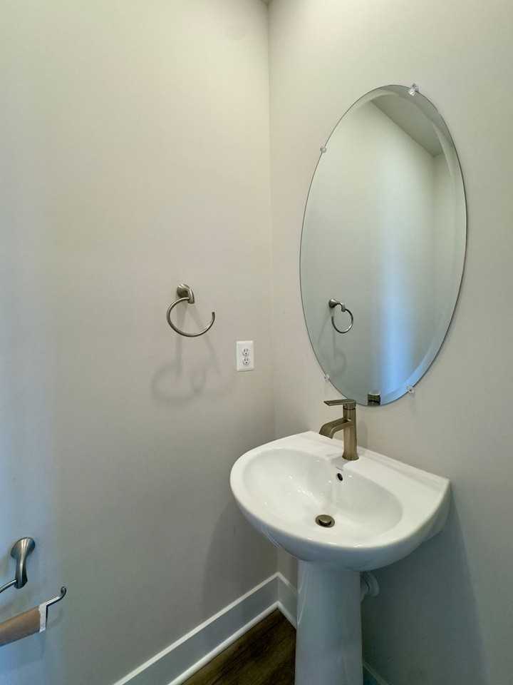 2115 Woodlands Rd - Photo 7 of 27