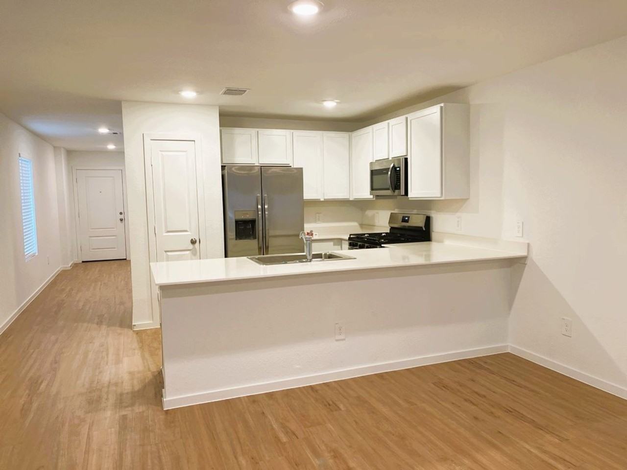 1612 Colina Crk - Photo 2 of 32