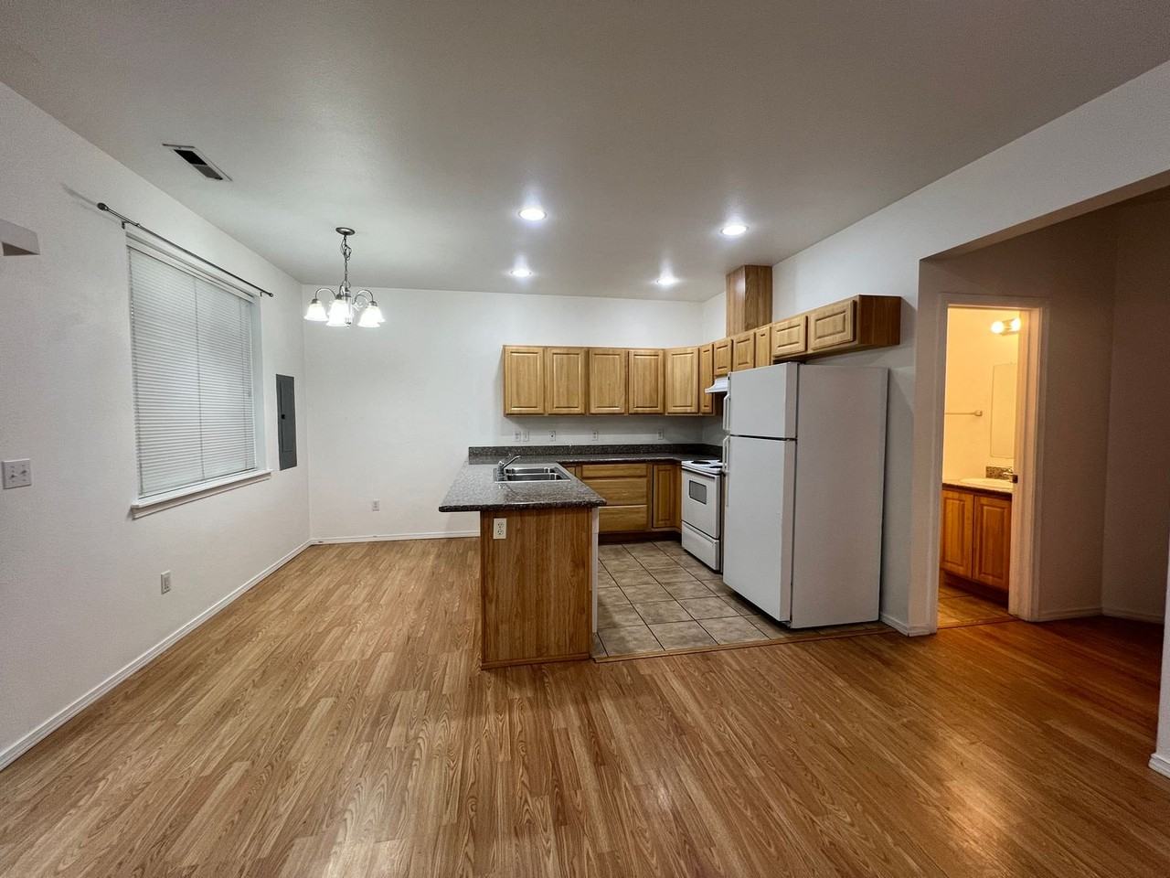 1620 W Lee St #3 - Photo 2 of 20