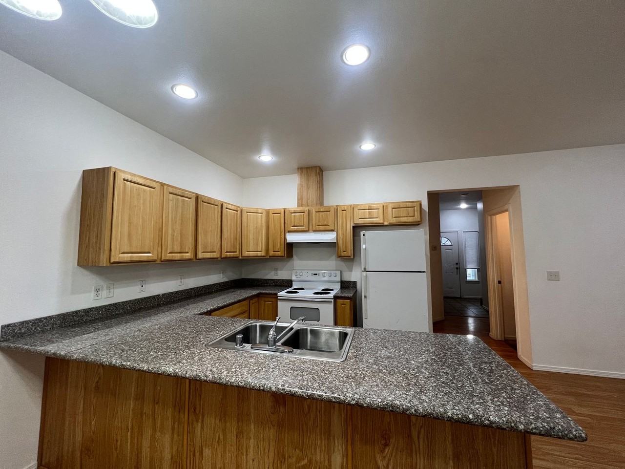 1620 W Lee St #3 - Photo 4 of 20