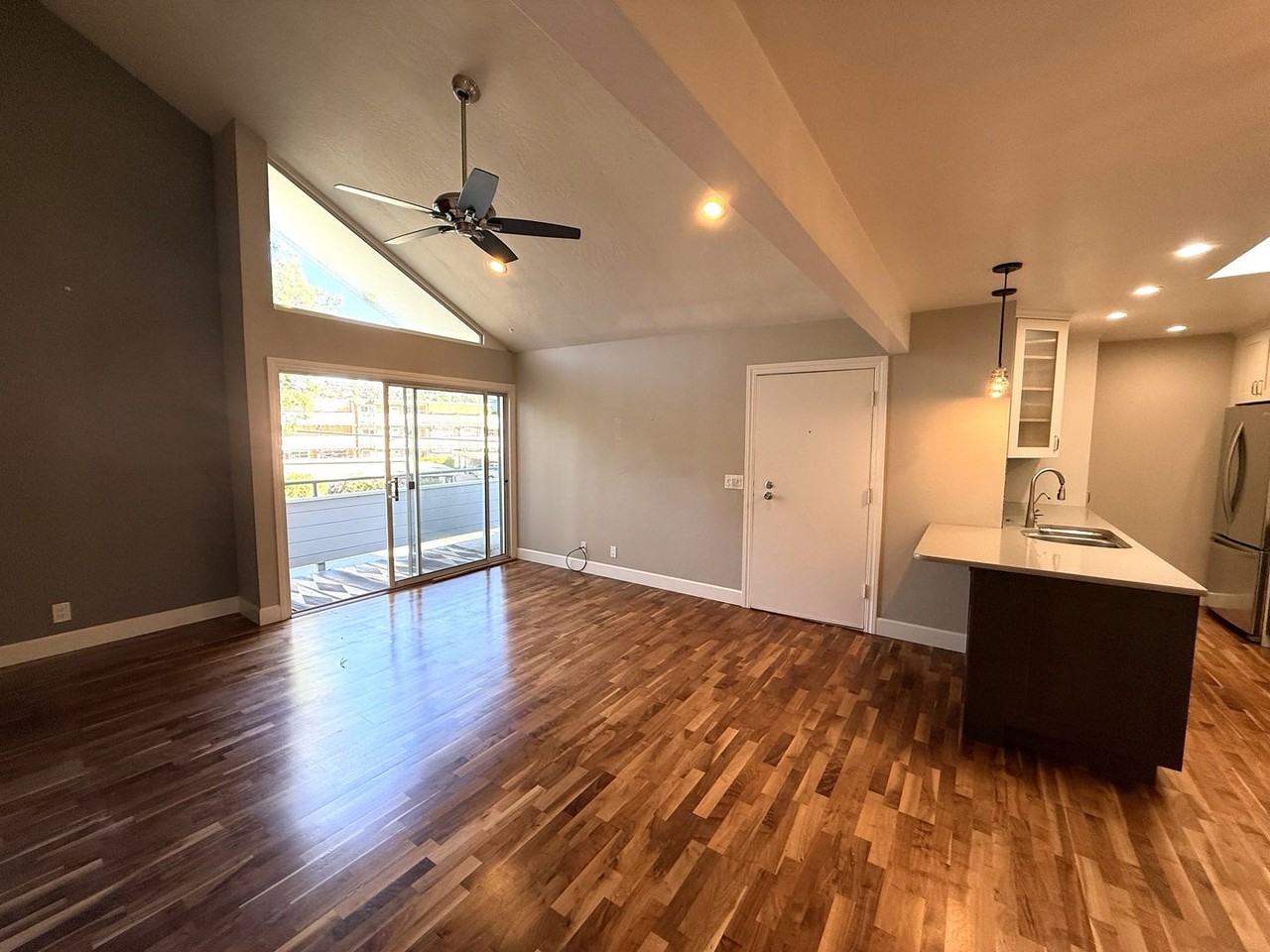 354 Larkspur Plaza Dr - Photo 2 of 15