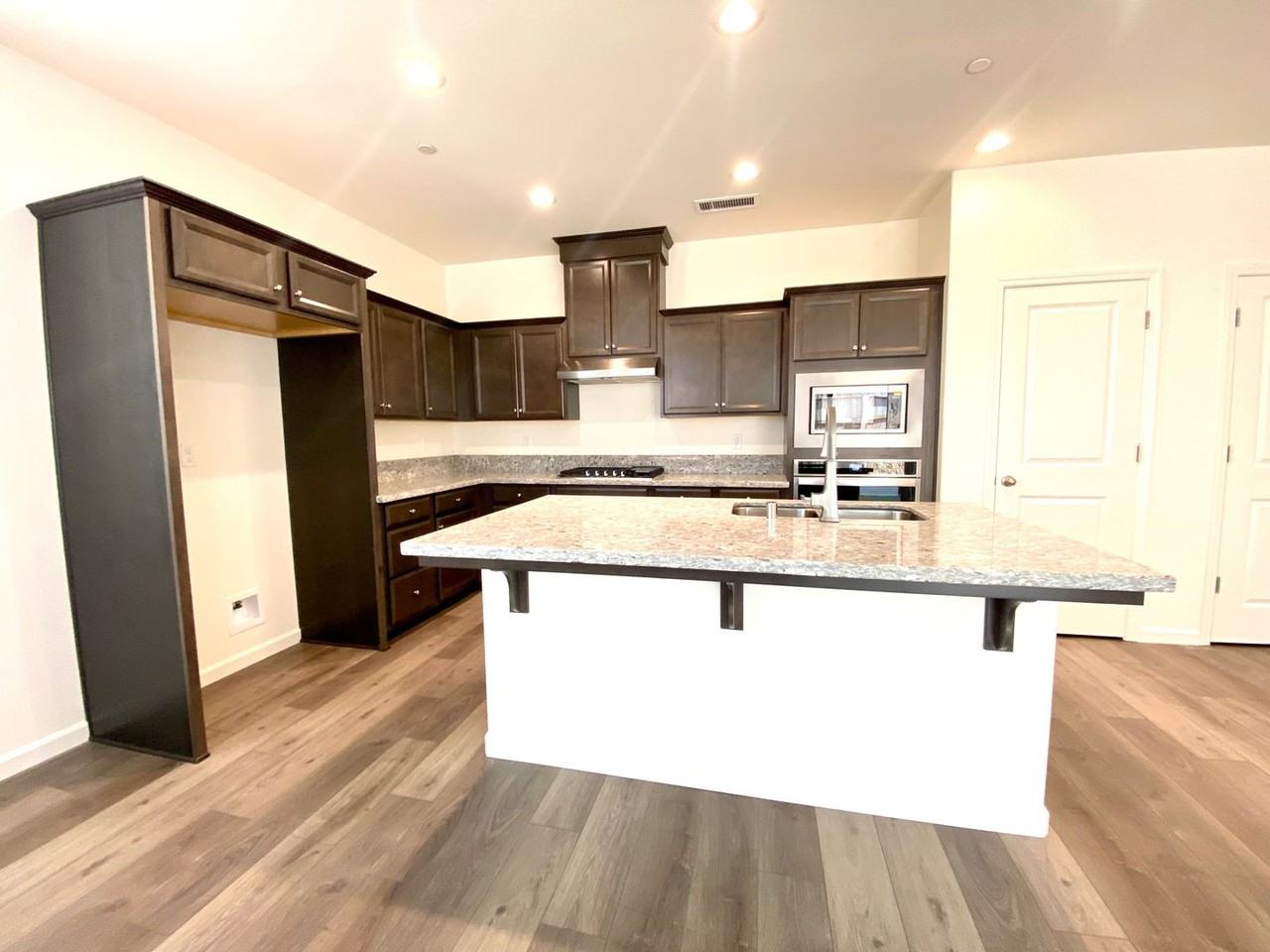 4137 Beverly Ave - Photo 3 of 38