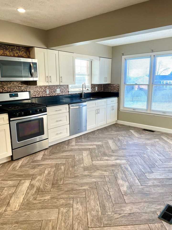 8109 Joshua Rd - Photo 3 of 21