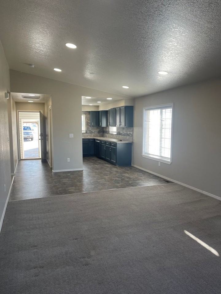 81 Licht Pkwy #B - Photo 3 of 11