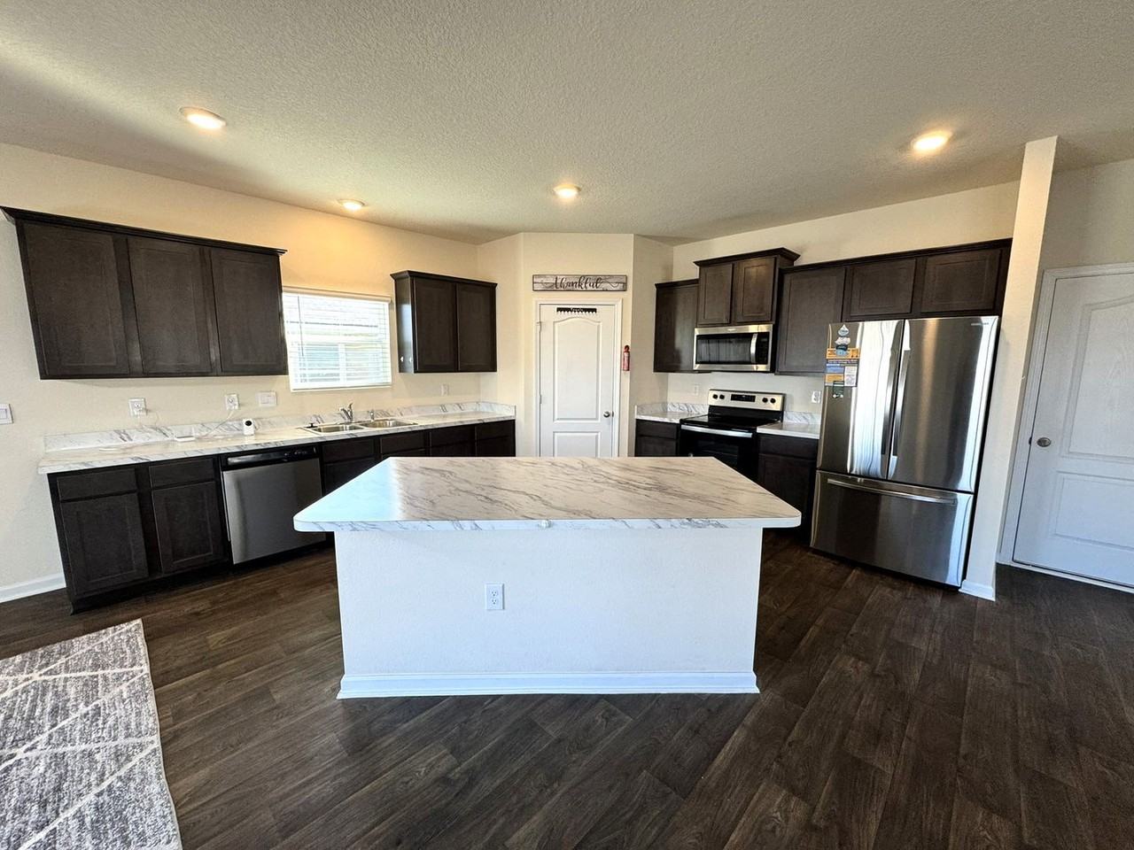 2120 Province St - Photo 4 of 20