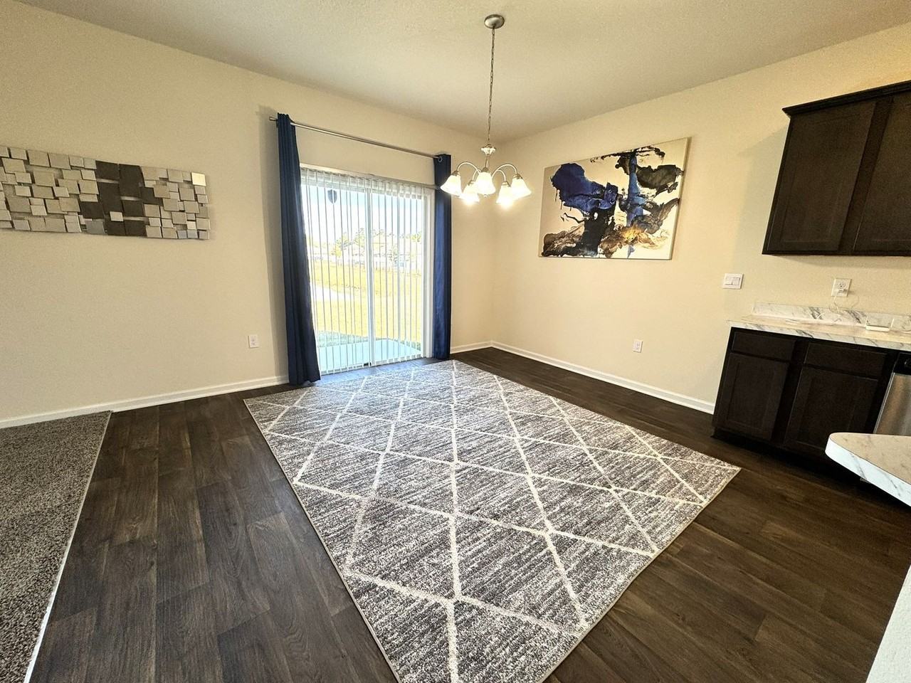 2120 Province St - Photo 5 of 20