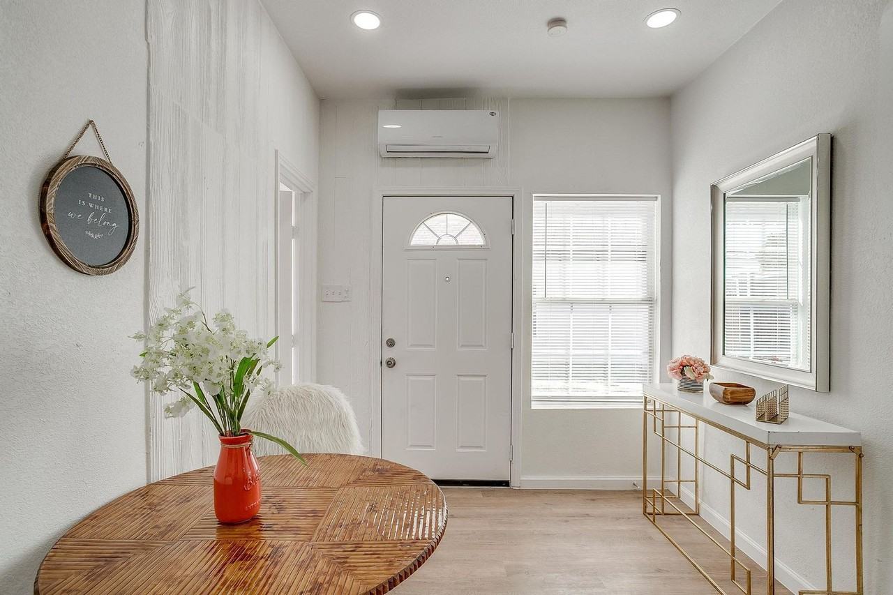 3647 Travis Ave - Photo 2 of 16