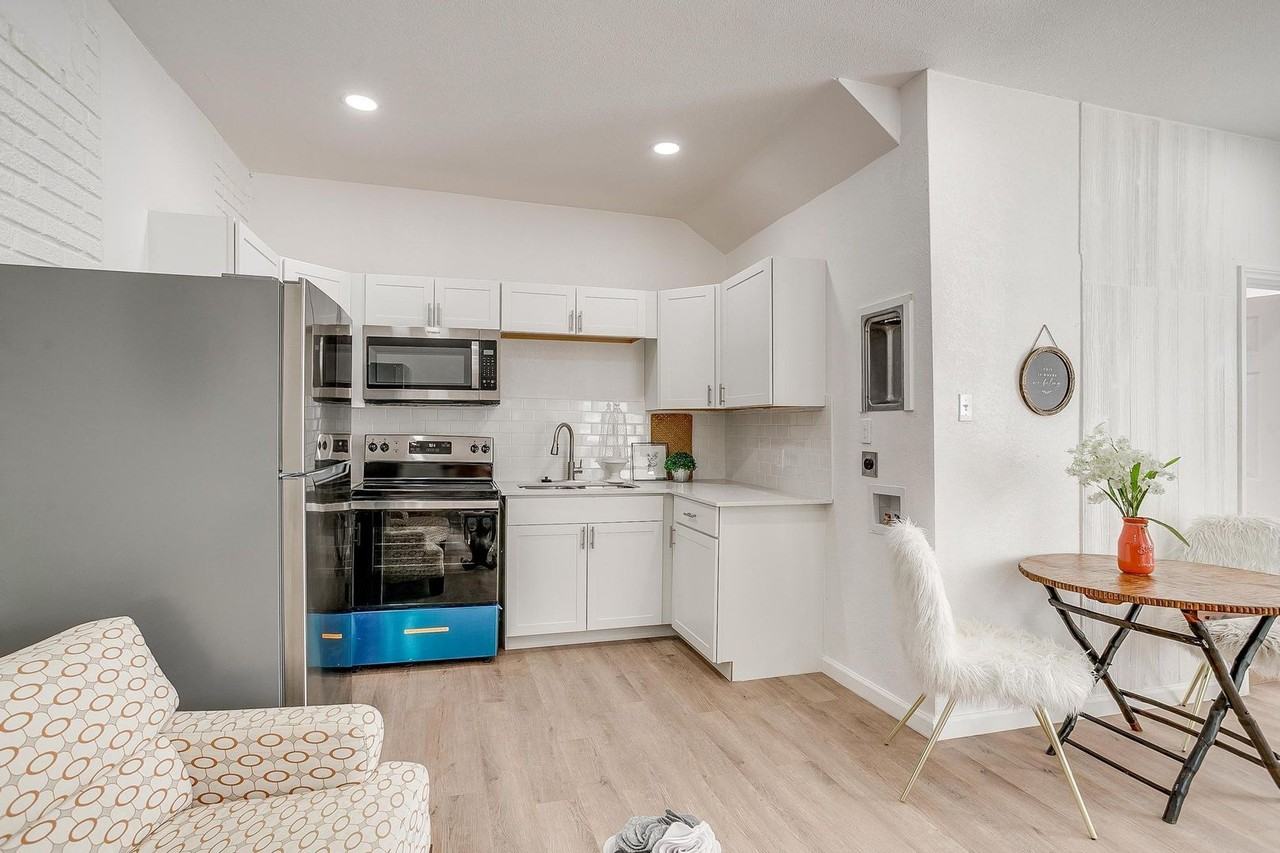 3647 Travis Ave - Photo 4 of 16