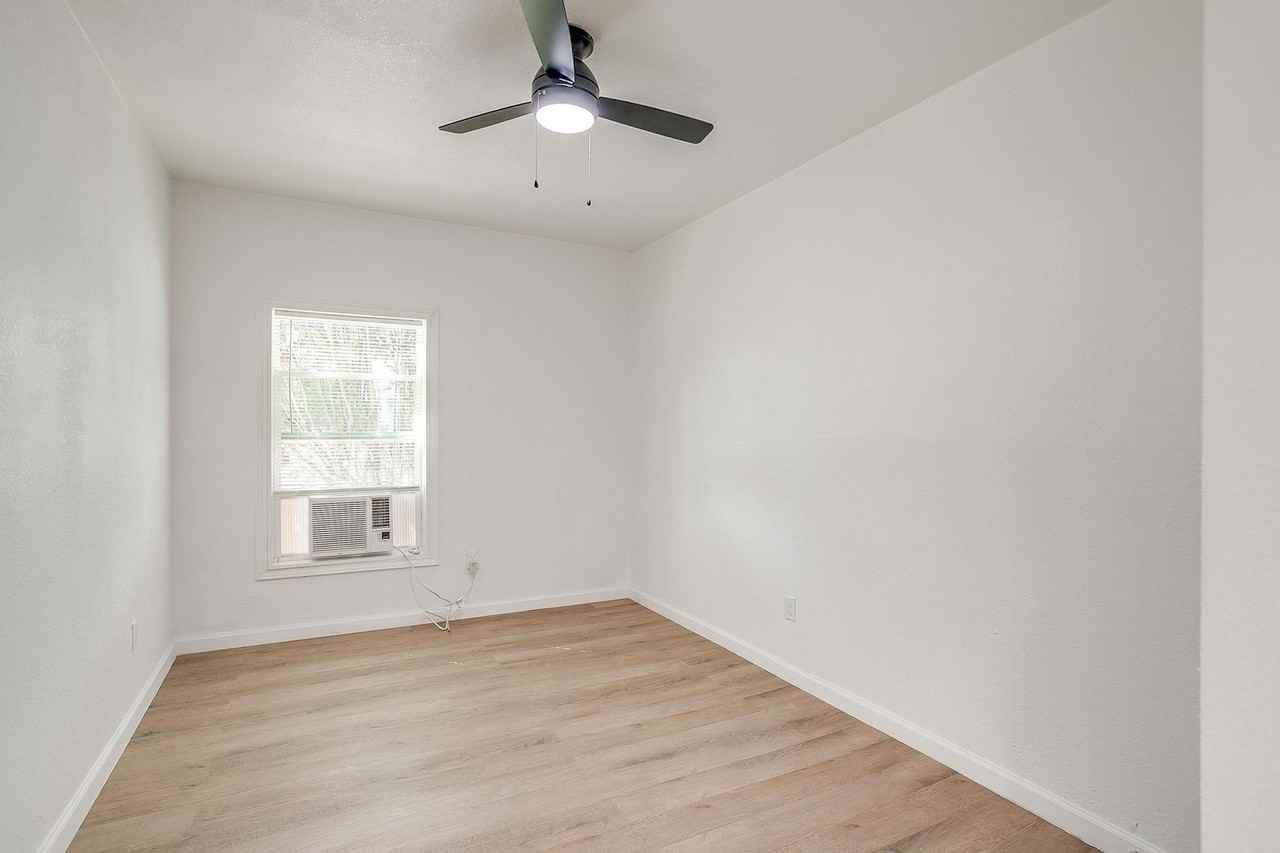 3647 Travis Ave - Photo 7 of 16