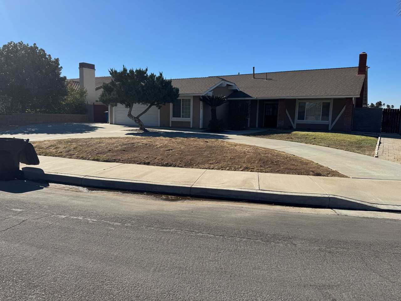 1502 Cedarhill Dr - Photo 2 of 38