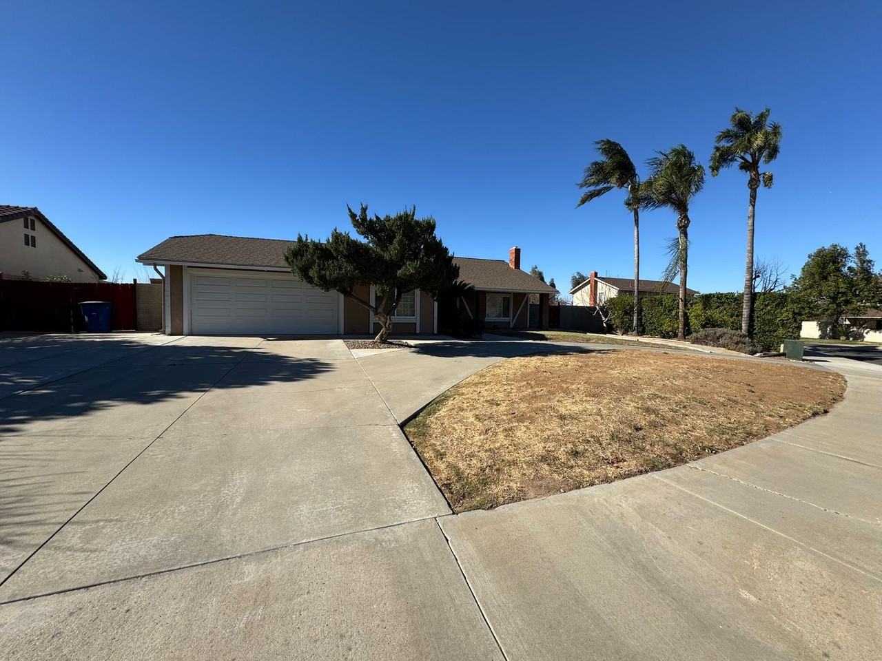 1502 Cedarhill Dr - Photo 3 of 38