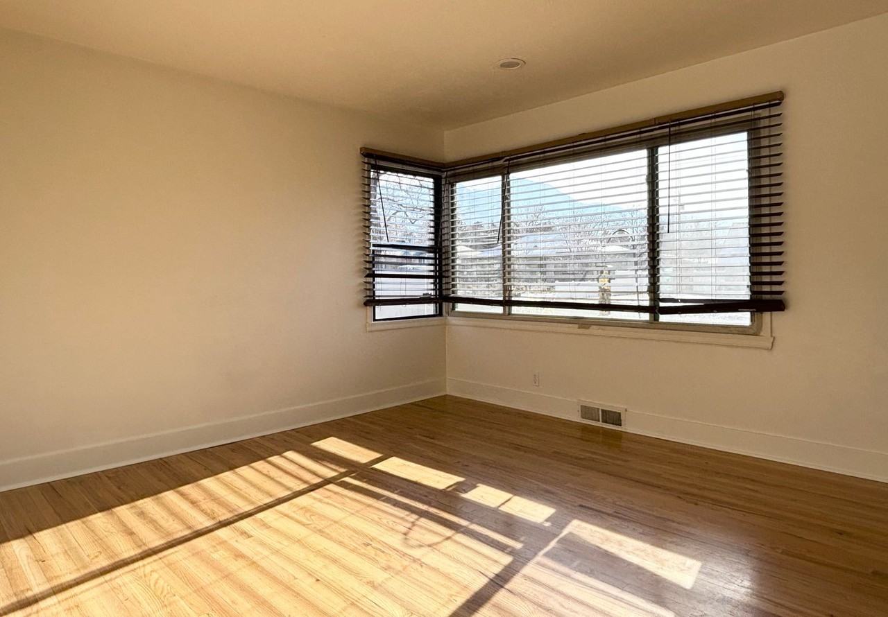 2179 E 2700 S - Photo 4 of 27