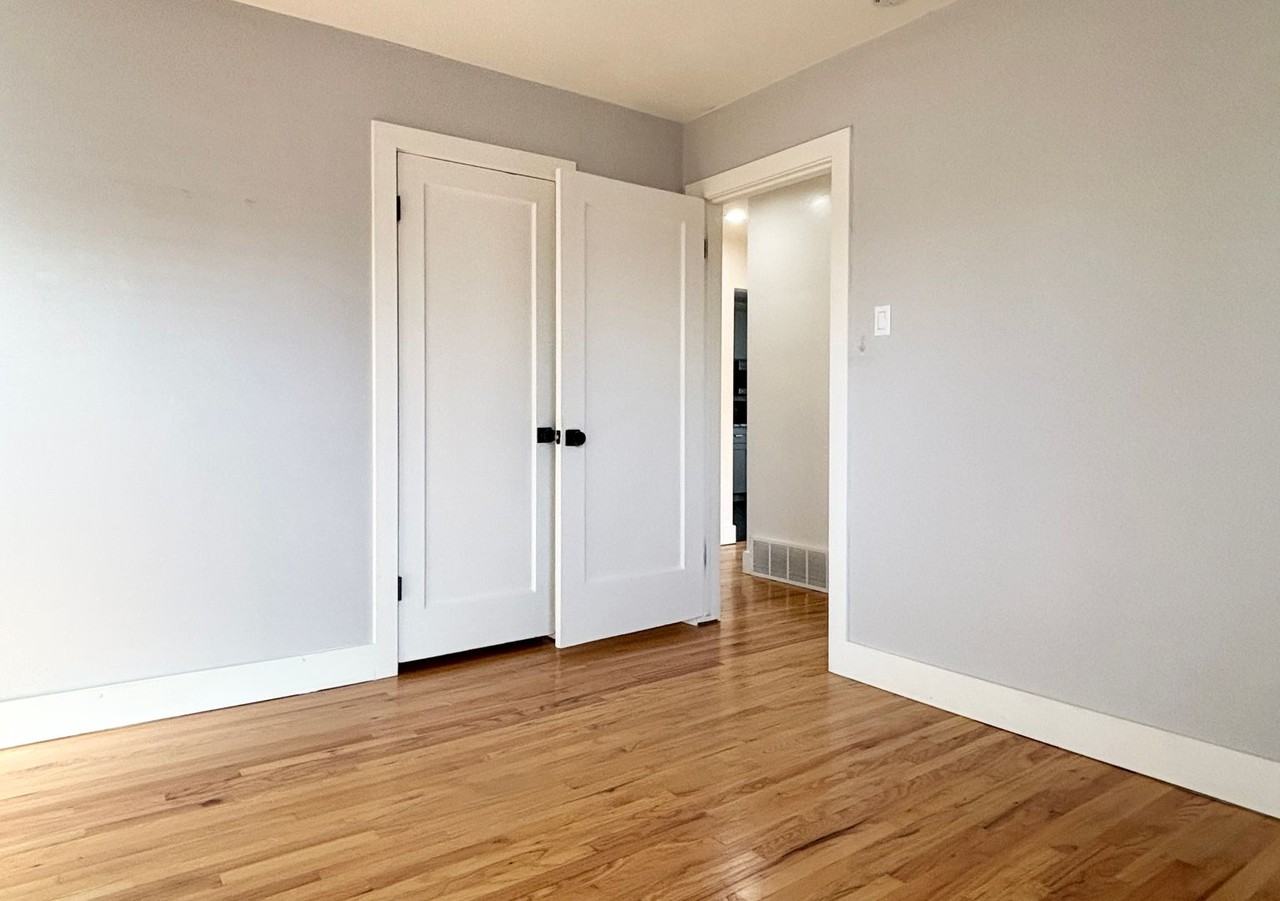 2179 E 2700 S - Photo 7 of 27