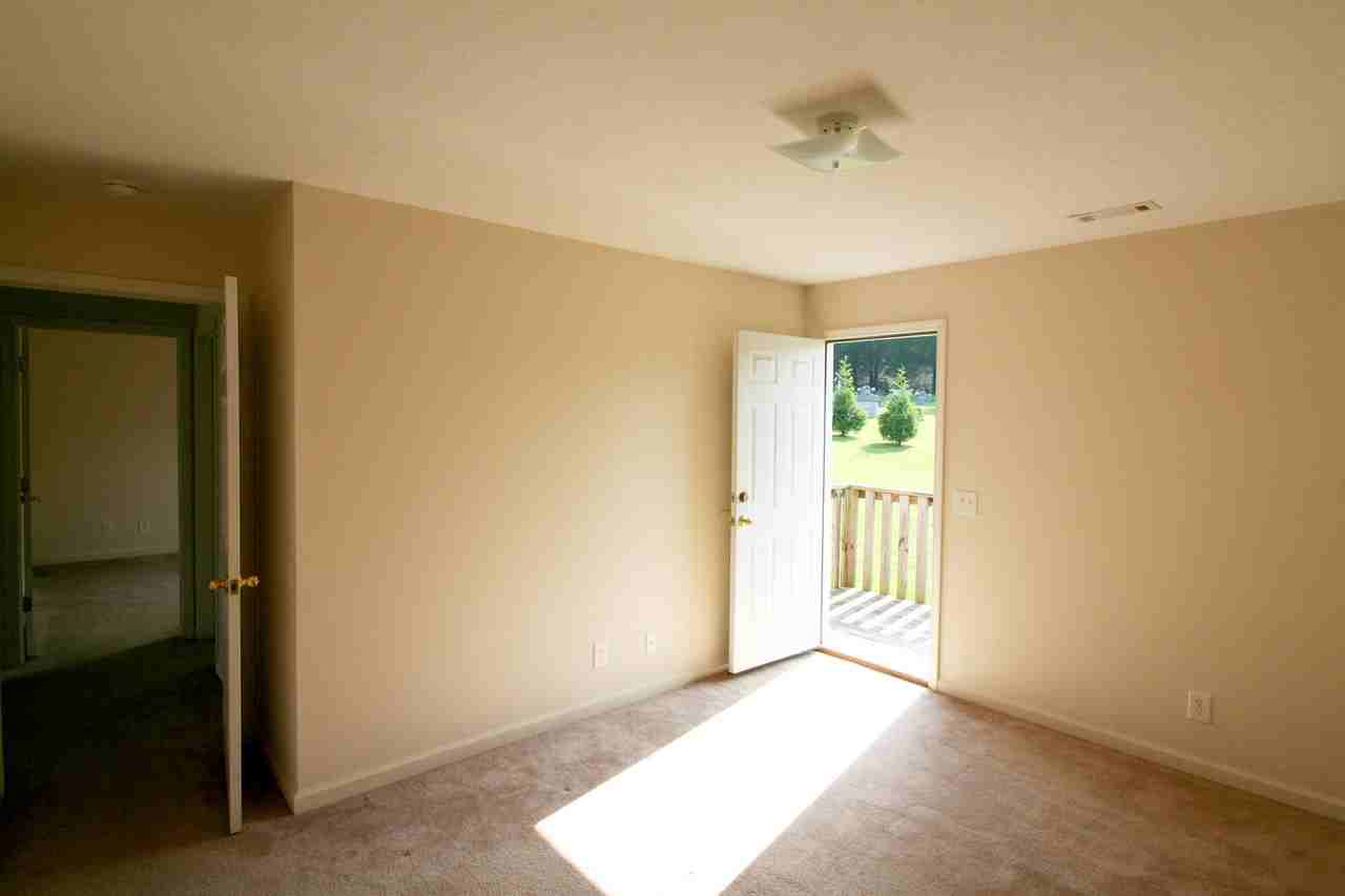 The Oaks - 885 - Photo 3 of 8