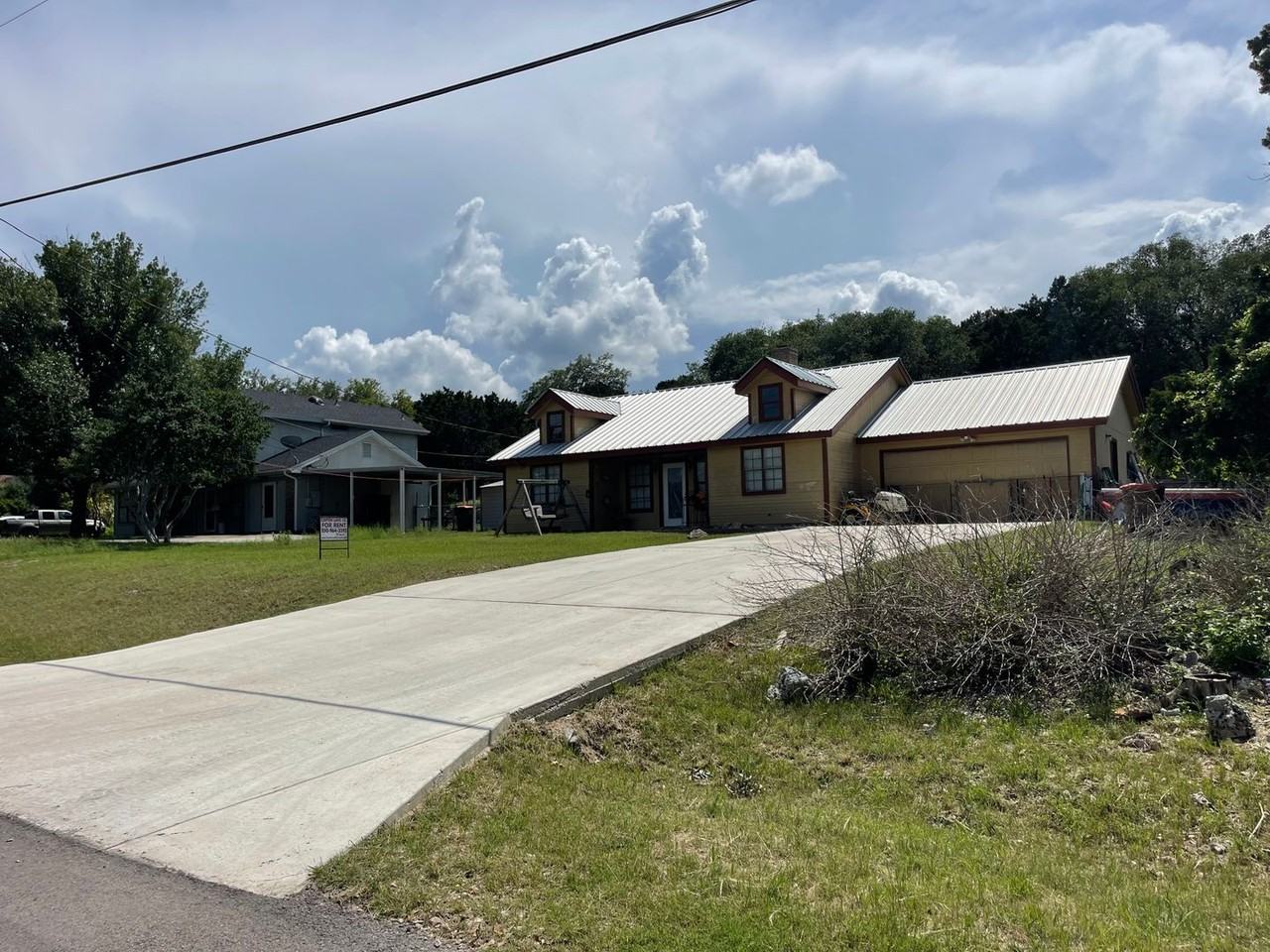 1393 Laurie Dr - Photo 2 of 17