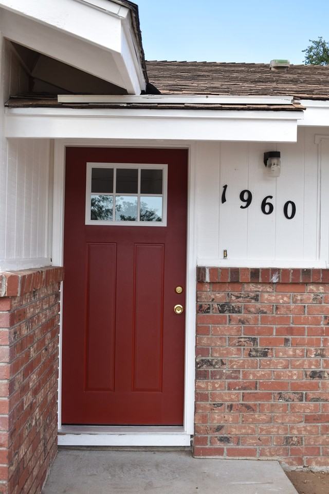 1960 Eastlake Blvd - Photo 2 of 15