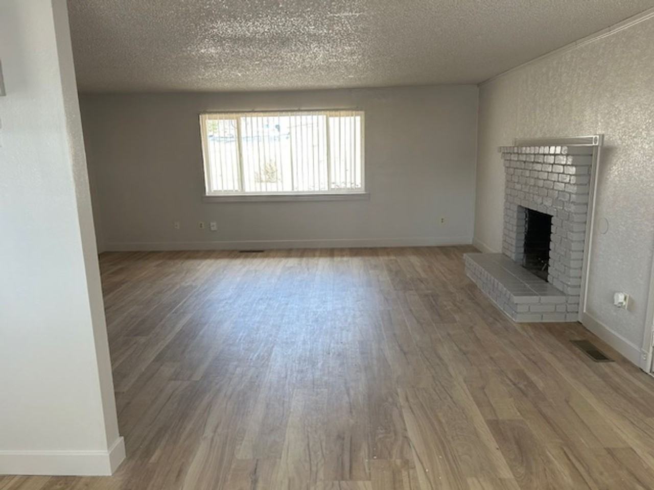 1960 Eastlake Blvd - Photo 3 of 15