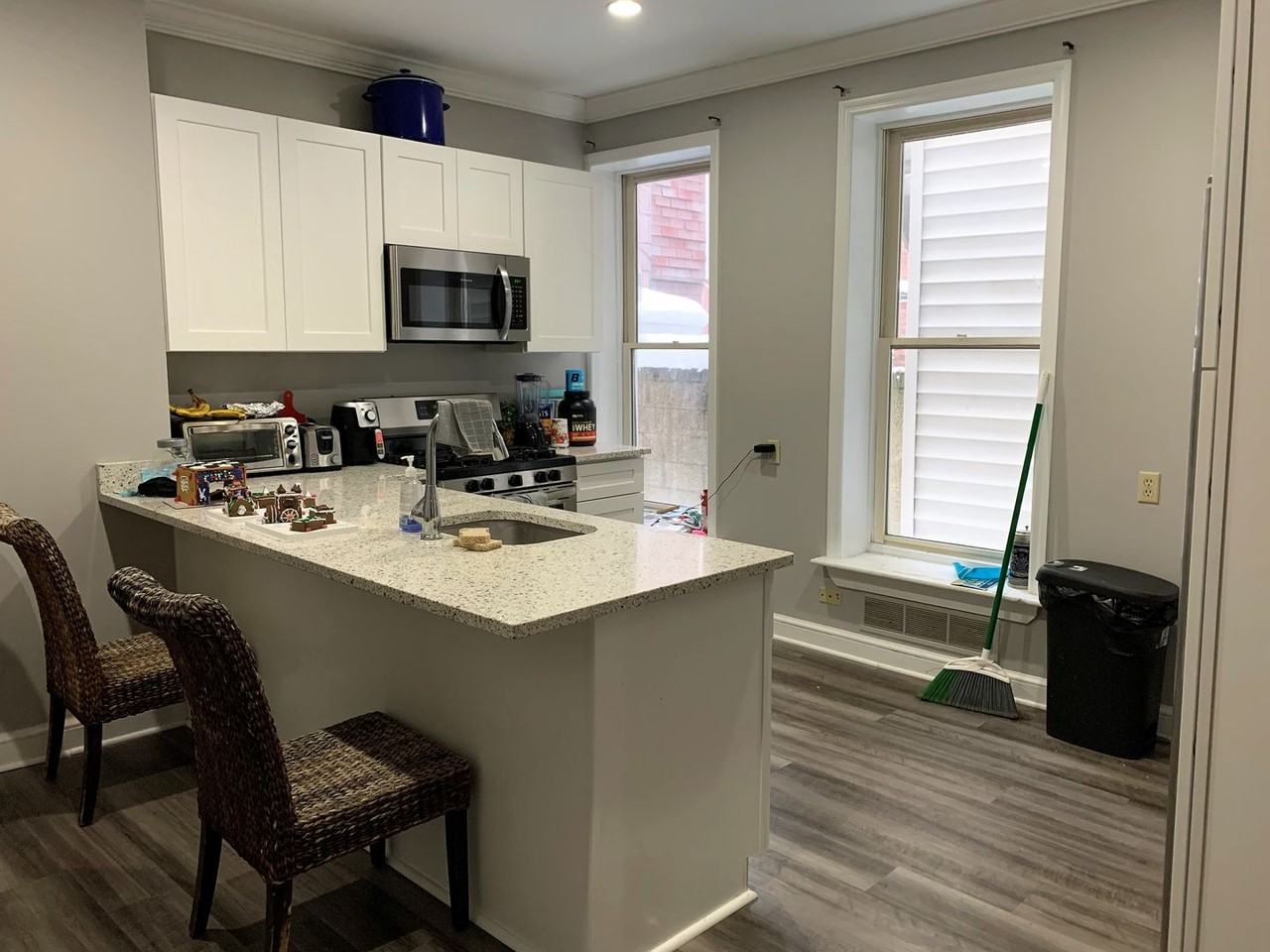 2221 Jane St - Photo 4 of 19