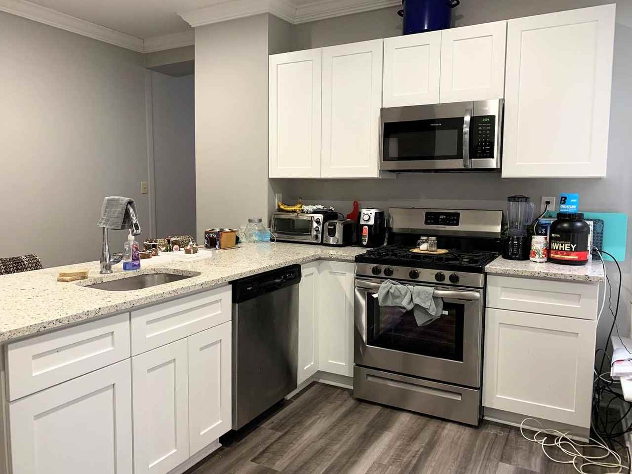 2221 Jane St - Photo 5 of 19