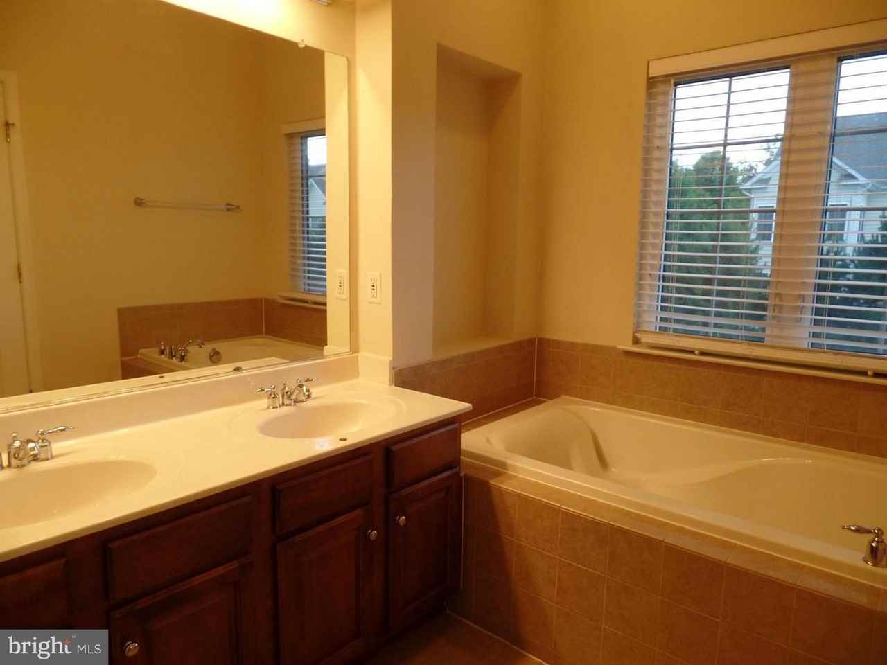 4631 Carisbrooke Ln - Photo 3 of 8