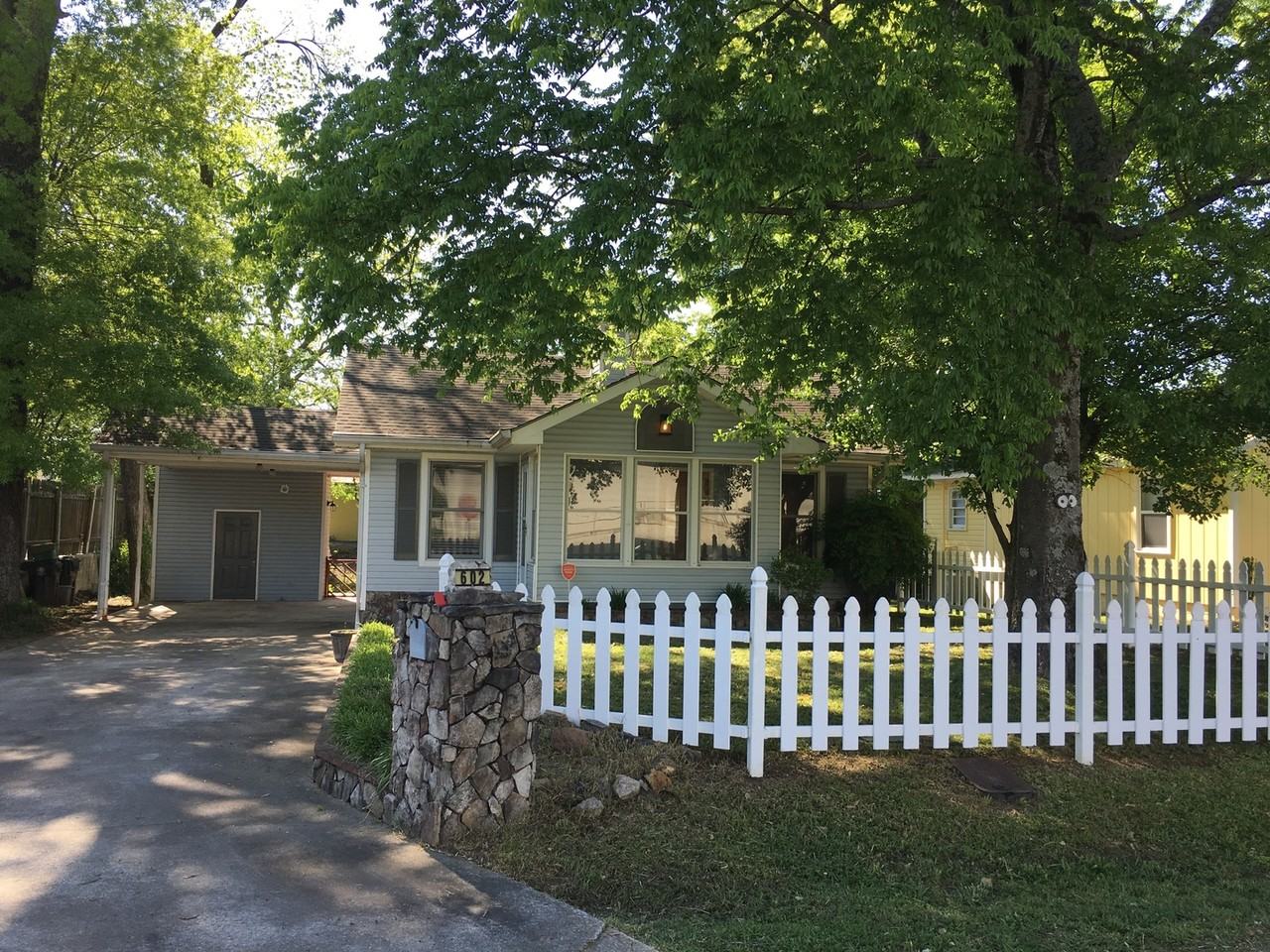 602 Holmes Rd Se - Photo 5 of 19