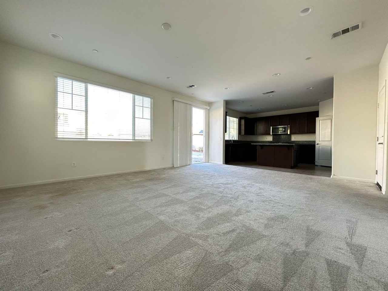 8812 Kings Canyon St - Photo 2 of 15