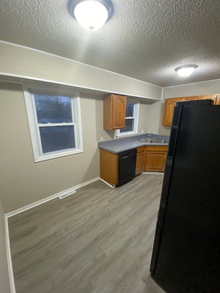 3943 E 30th St - Photo 3 of 17