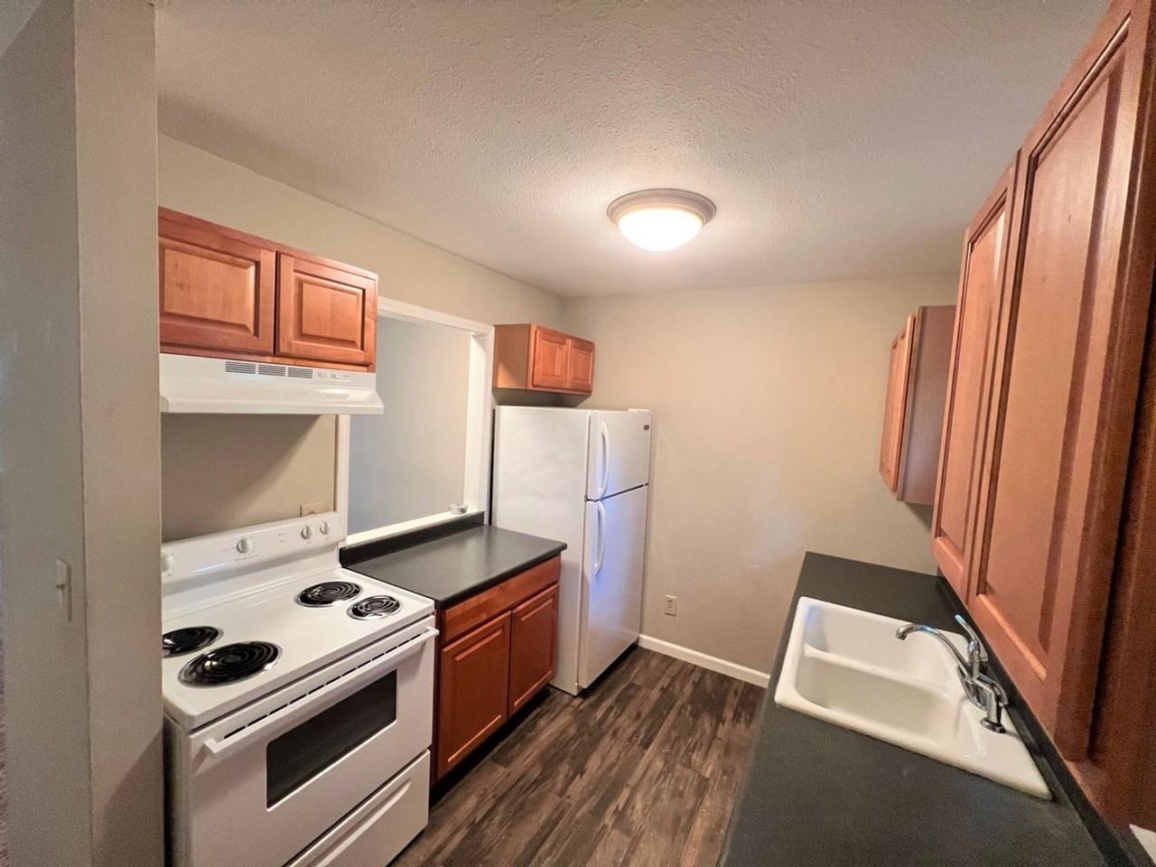 725 Fremont St - Photo 2 of 8