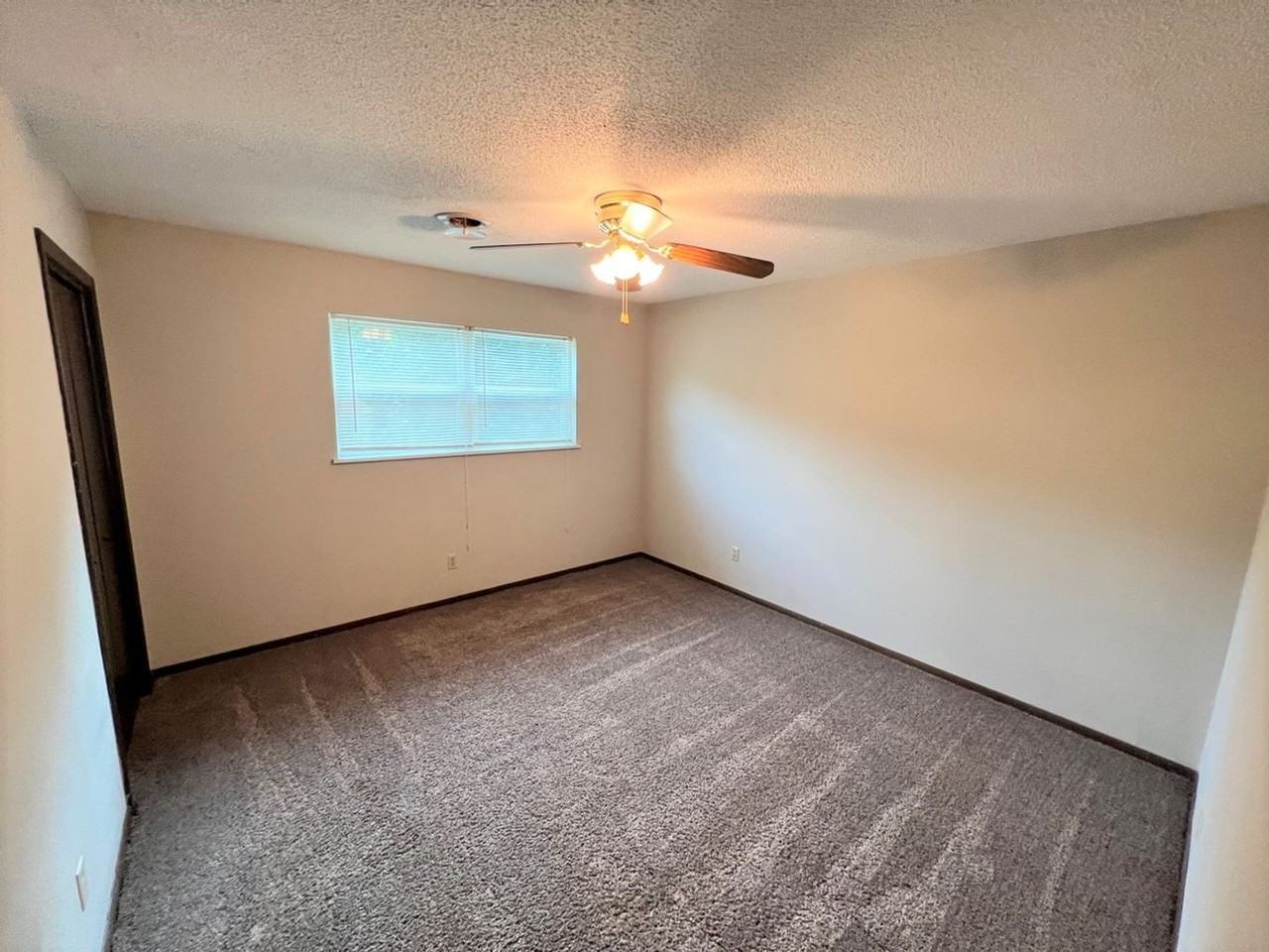 725 Fremont St - Photo 4 of 8