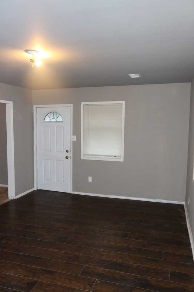 1172 Noble St - Photo 3 of 12