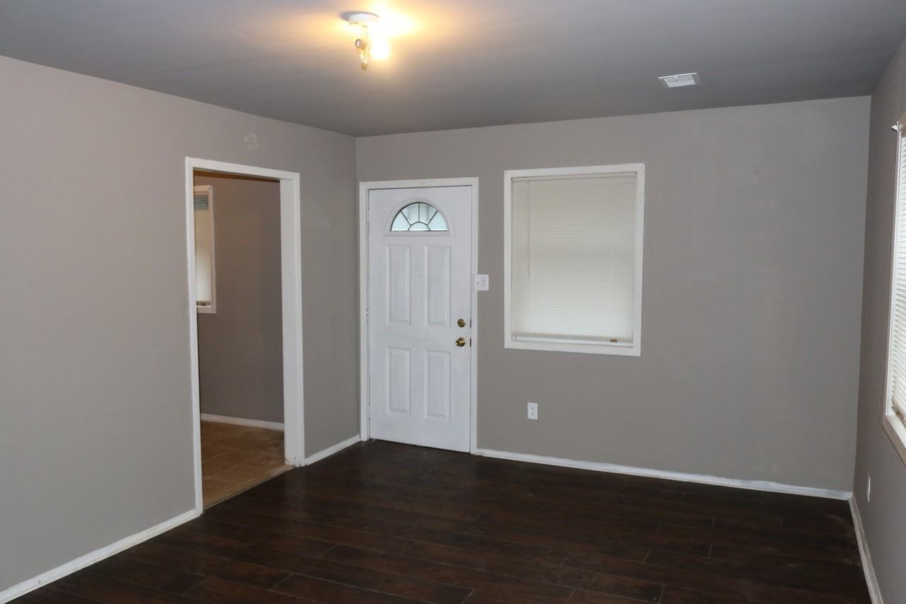 1172 Noble St - Photo 5 of 12