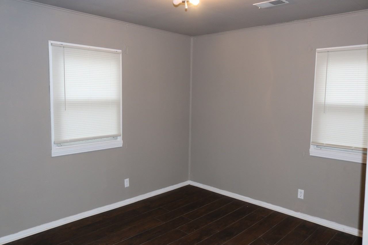 1172 Noble St - Photo 7 of 12