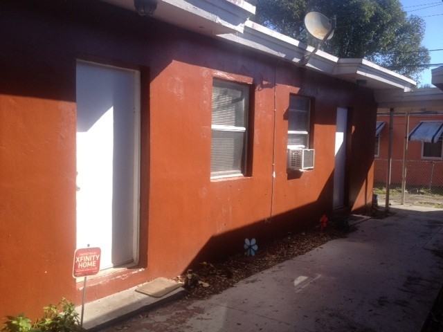 694 Sw 7th Ter - Photo 3 of 11