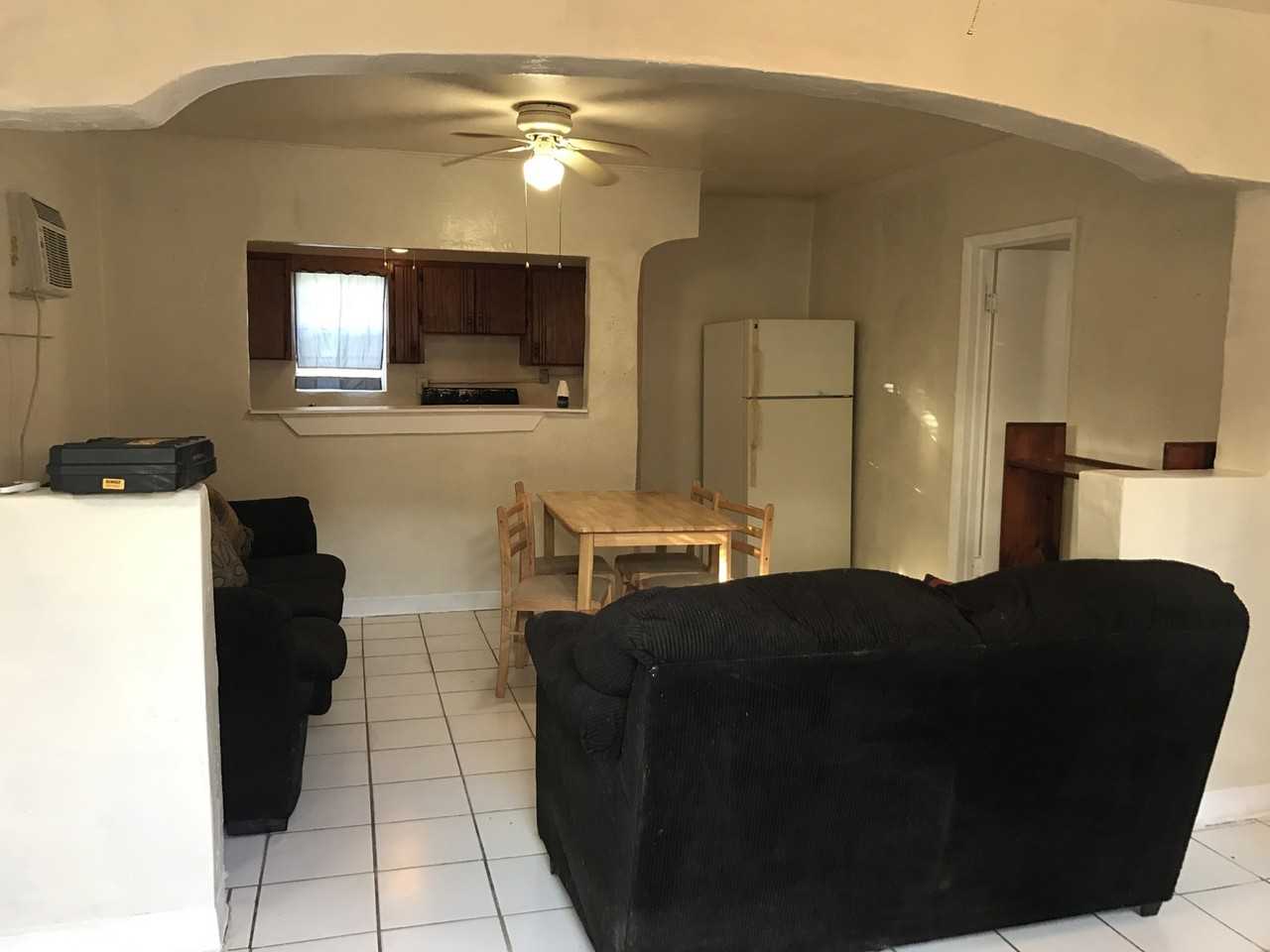 694 Sw 7th Ter - Photo 4 of 11