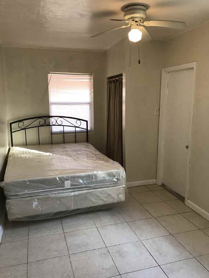 694 Sw 7th Ter - Photo 5 of 11