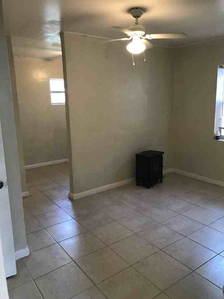 694 Sw 7th Ter - Photo 6 of 11