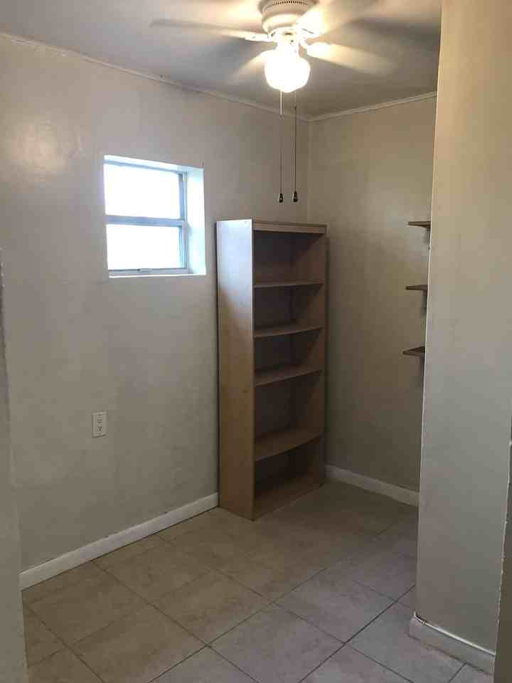 694 Sw 7th Ter - Photo 7 of 11