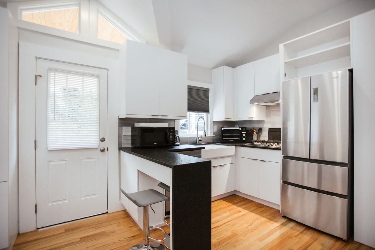 362 Barber St - Photo 2 of 25