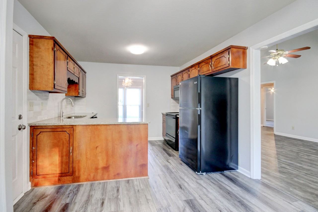 1460 Mcclardy Rd - Photo 5 of 15