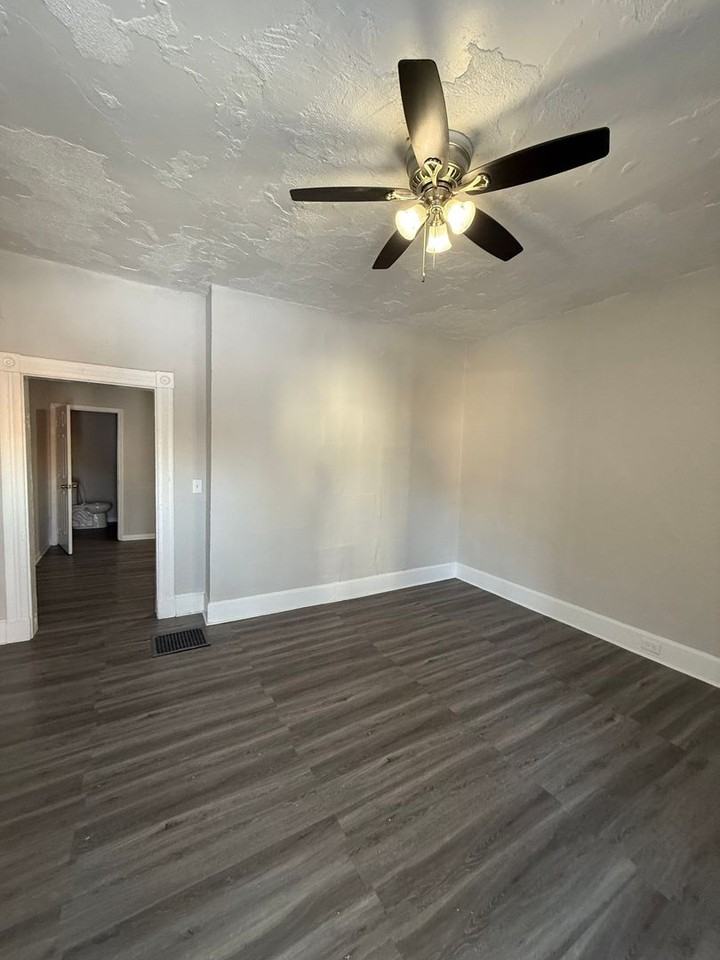 957 Fairbanks Ave - Photo 3 of 29