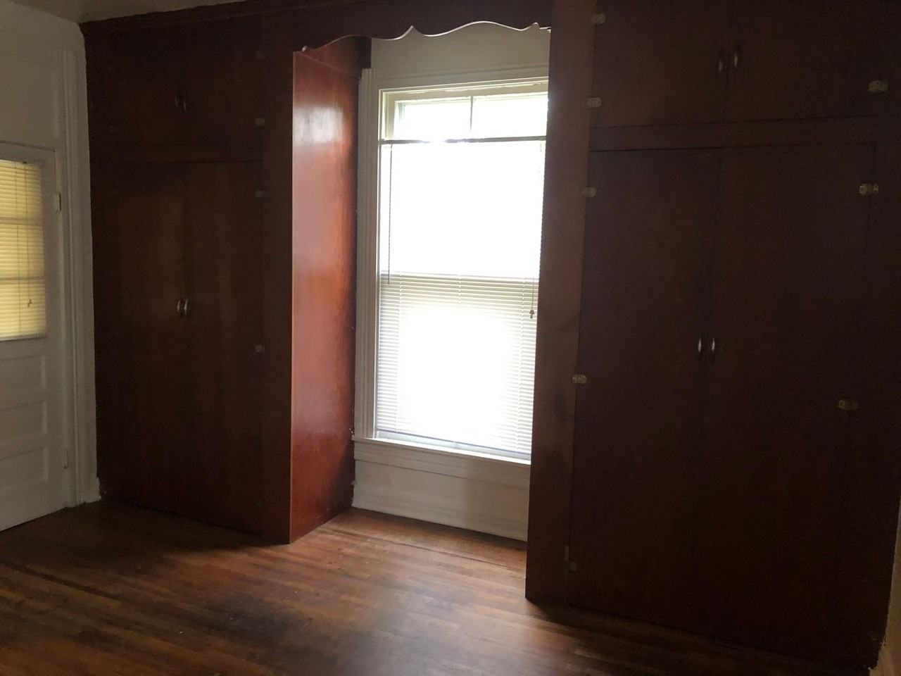 300 E 11th St - Photo 4 of 8