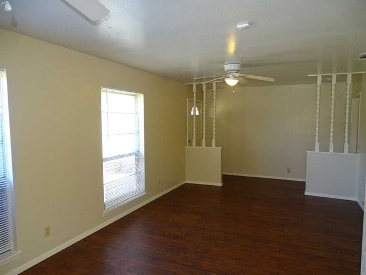 4850 Shadydale Dr - Photo 3 of 26