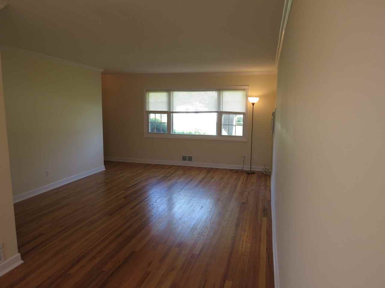 70 Woodhollow Rd - Photo 3 of 10