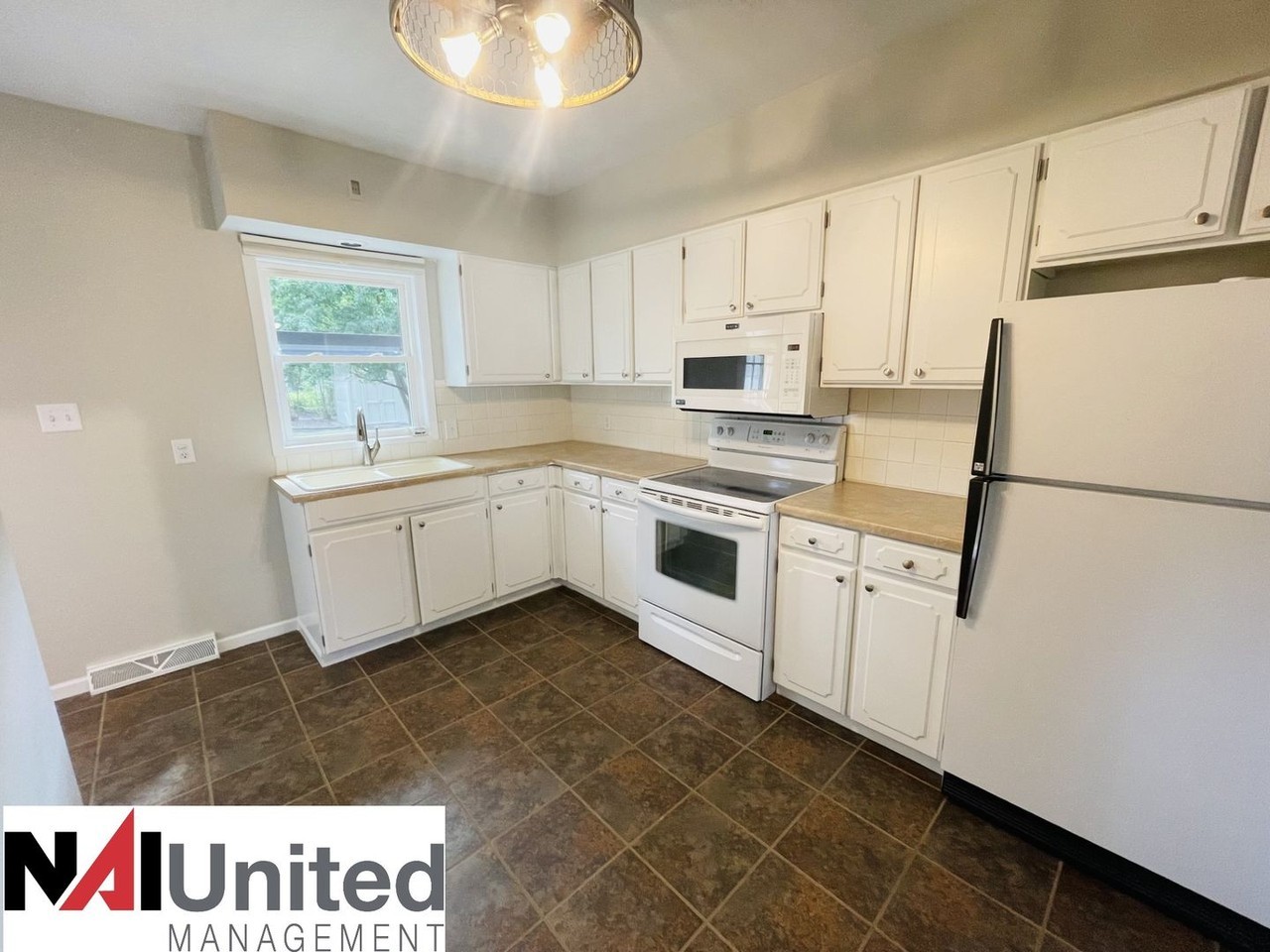 2720 S Paxton St - Photo 2 of 10