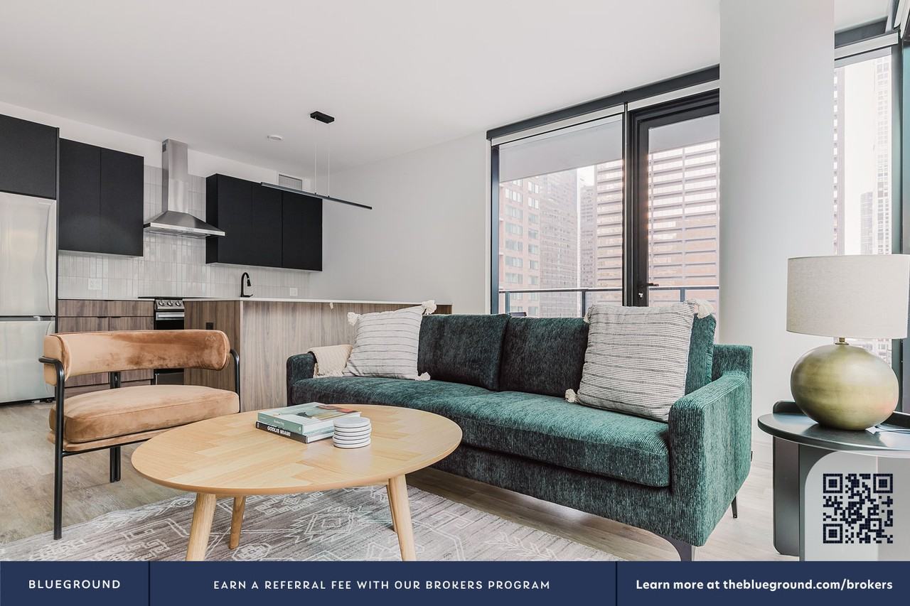 535 North Saint Clair Street - Photo 5 of 43