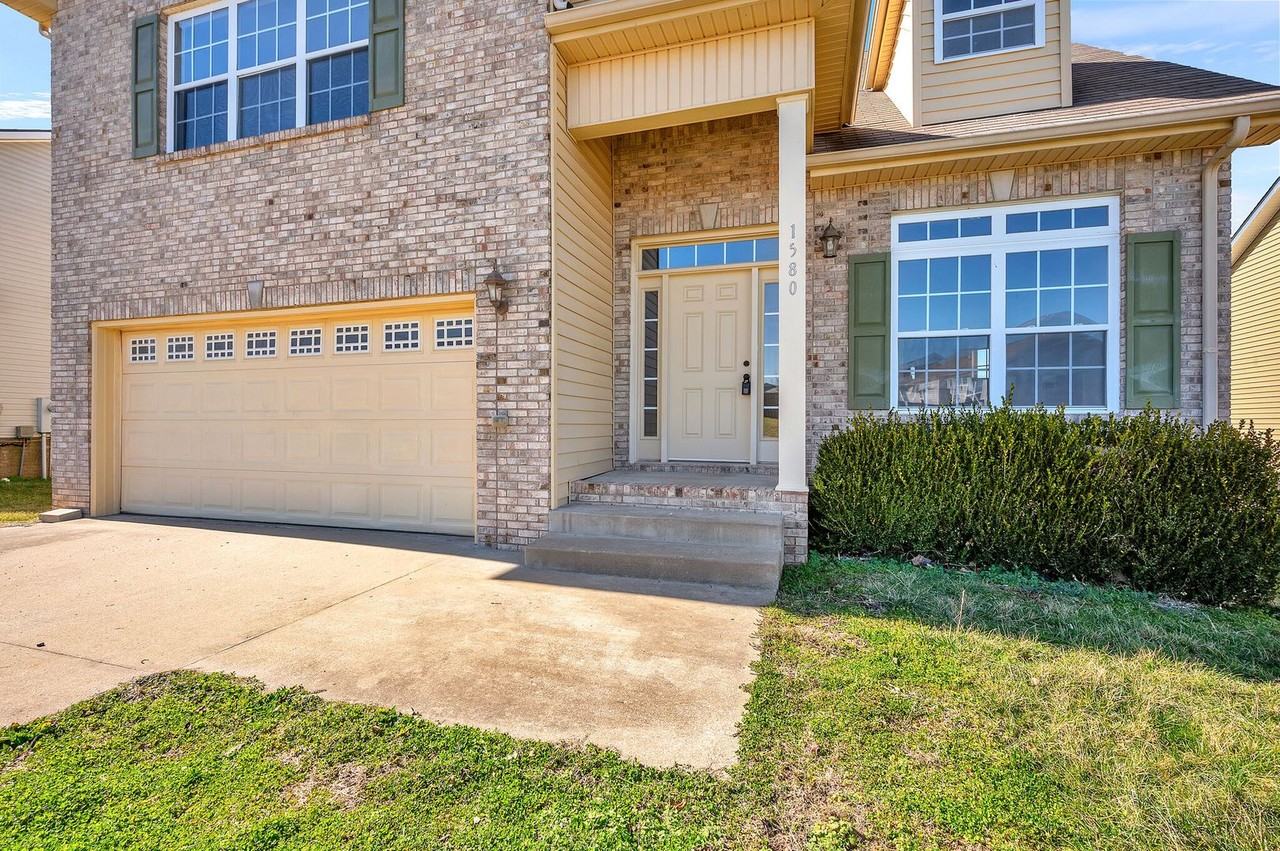 1580 Buchanon Dr - Photo 4 of 49