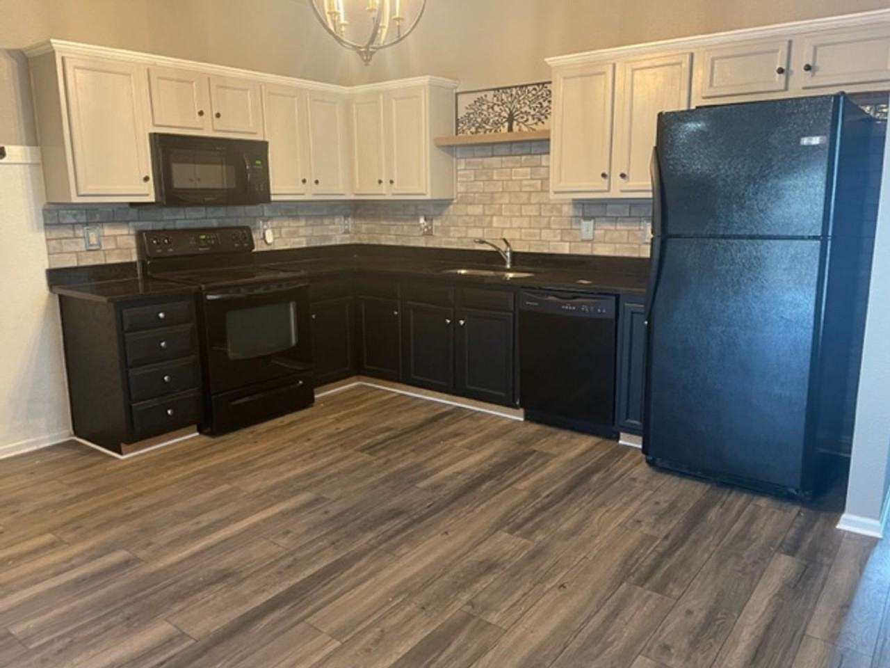 816 Oakbrook Pl - Photo 5 of 21