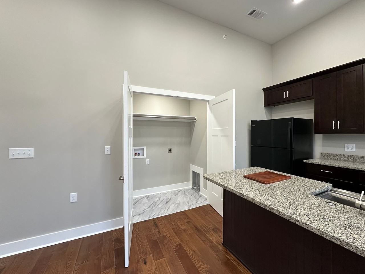 151 W Main St #4 - Photo 4 of 10