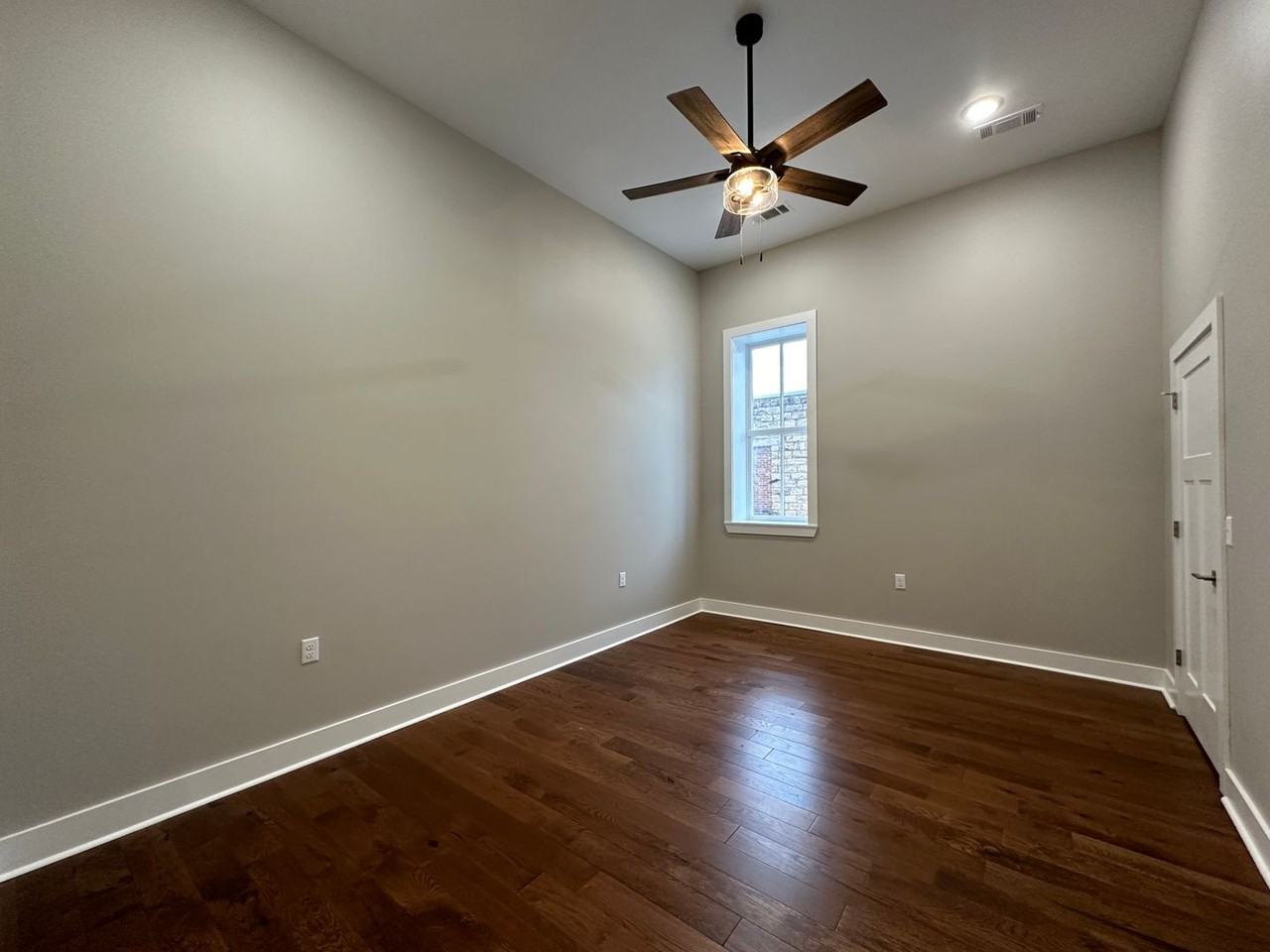 151 W Main St #4 - Photo 5 of 10